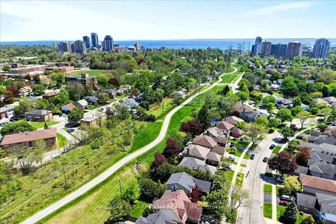 799 Hawkins Crescent Burlington ON L7S 2C2