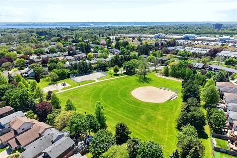 799 Hawkins Crescent Burlington ON L7S 2C2