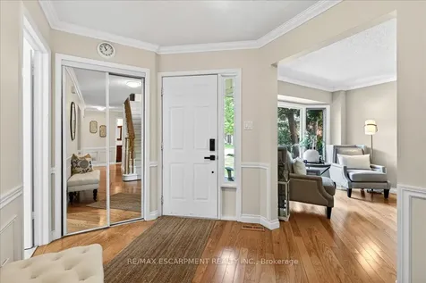 799 Hawkins Crescent Burlington ON L7S 2C2
