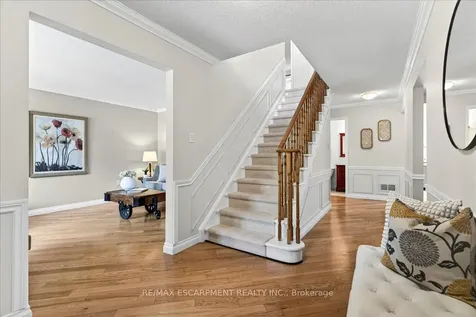 799 Hawkins Crescent Burlington ON L7S 2C2