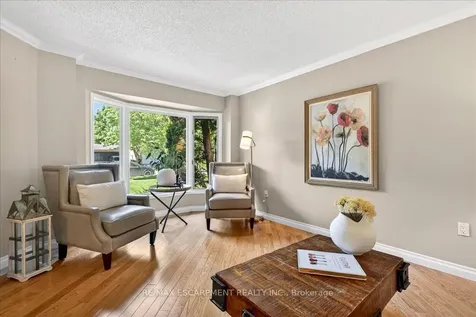799 Hawkins Crescent Burlington ON L7S 2C2