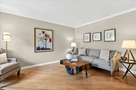799 Hawkins Crescent Burlington ON L7S 2C2