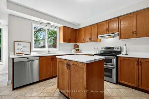 799 Hawkins Crescent Burlington ON L7S 2C2