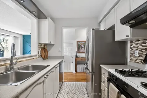 3353 Wild Cherry Lane Mississauga ON L5N 7N7