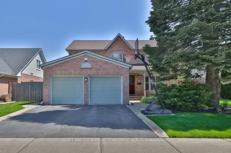 4184 Millcroft Park Drive Burlington ON L7M 3V3