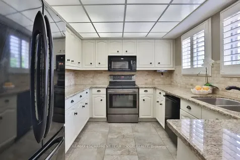 4184 Millcroft Park Drive Burlington ON L7M 3V3