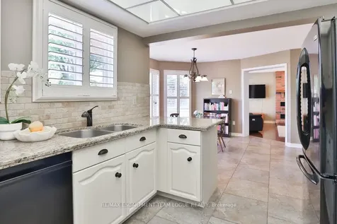 4184 Millcroft Park Drive Burlington ON L7M 3V3