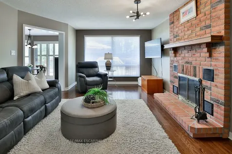 4184 Millcroft Park Drive Burlington ON L7M 3V3