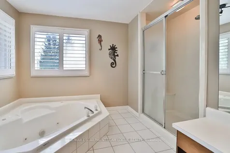 4184 Millcroft Park Drive Burlington ON L7M 3V3