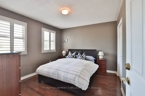 4184 Millcroft Park Drive Burlington ON L7M 3V3