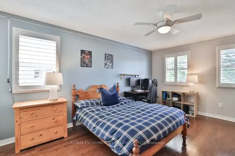 4184 Millcroft Park Drive Burlington ON L7M 3V3