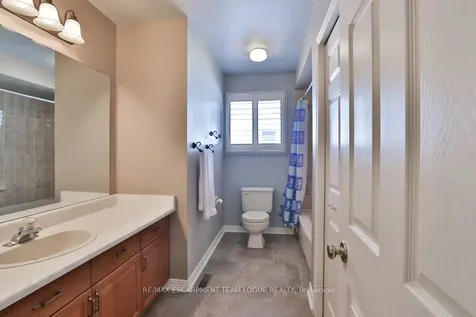 4184 Millcroft Park Drive Burlington ON L7M 3V3