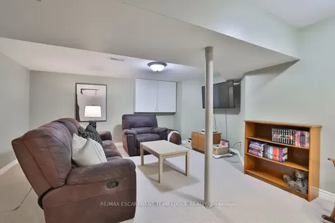 4184 Millcroft Park Drive Burlington ON L7M 3V3