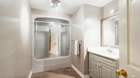 4184 Millcroft Park Drive Burlington ON L7M 3V3