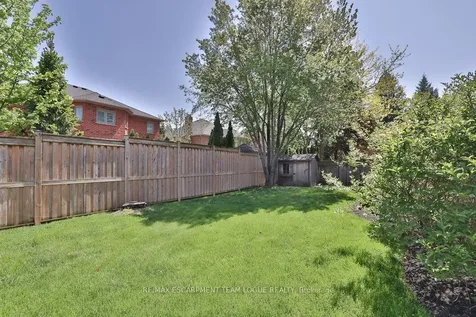 4184 Millcroft Park Drive Burlington ON L7M 3V3