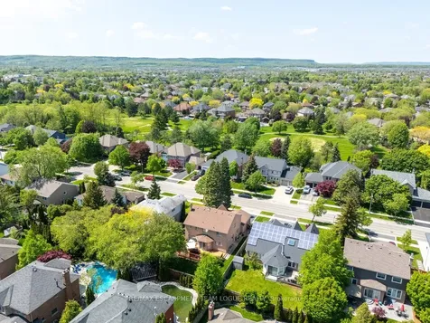 4184 Millcroft Park Drive Burlington ON L7M 3V3