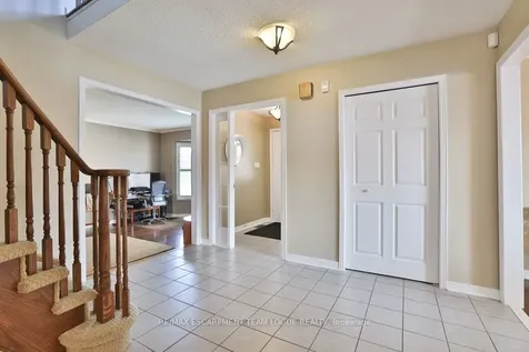 4184 Millcroft Park Drive Burlington ON L7M 3V3