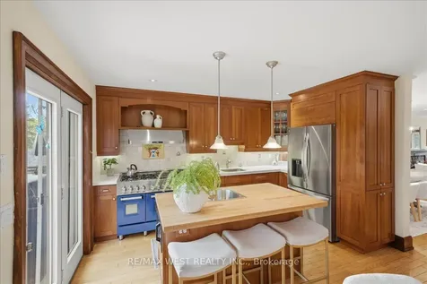 69 Mayfield Avenue Toronto ON M6S 1K4
