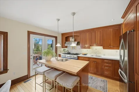 69 Mayfield Avenue Toronto ON M6S 1K4