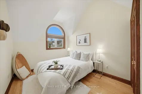69 Mayfield Avenue Toronto ON M6S 1K4