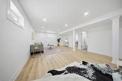 2121 Baynham Court Mississauga ON L5A 1H1