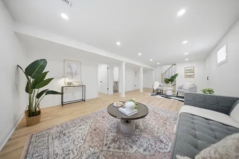 2121 Baynham Court Mississauga ON L5A 1H1