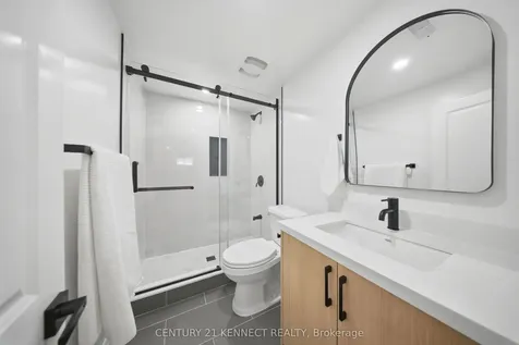 2121 Baynham Court Mississauga ON L5A 1H1