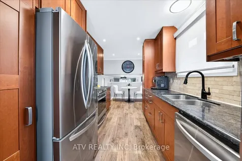 2504 Glamworth Crescent Mississauga ON L5K 1G3