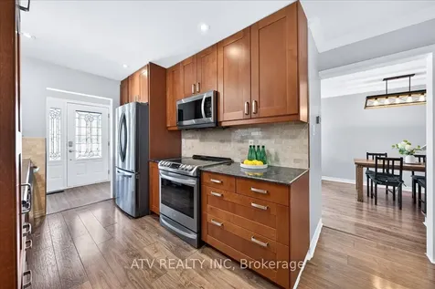 2504 Glamworth Crescent Mississauga ON L5K 1G3