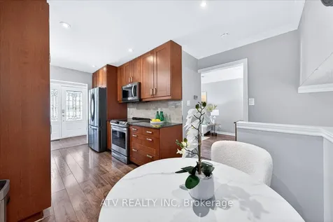 2504 Glamworth Crescent Mississauga ON L5K 1G3