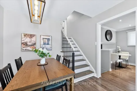 2504 Glamworth Crescent Mississauga ON L5K 1G3