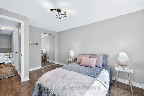 2504 Glamworth Crescent Mississauga ON L5K 1G3