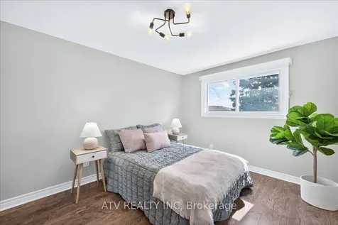 2504 Glamworth Crescent Mississauga ON L5K 1G3