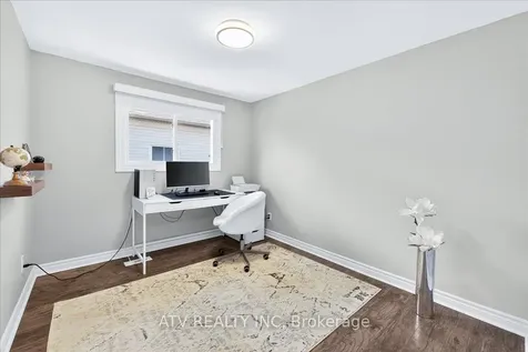 2504 Glamworth Crescent Mississauga ON L5K 1G3