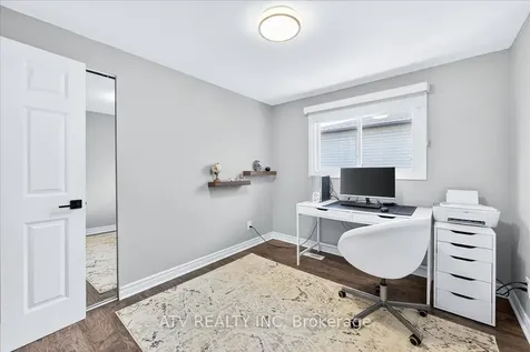 2504 Glamworth Crescent Mississauga ON L5K 1G3
