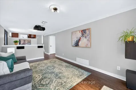2504 Glamworth Crescent Mississauga ON L5K 1G3