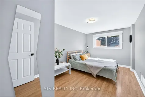 2504 Glamworth Crescent Mississauga ON L5K 1G3