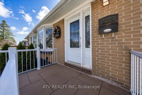 2504 Glamworth Crescent Mississauga ON L5K 1G3