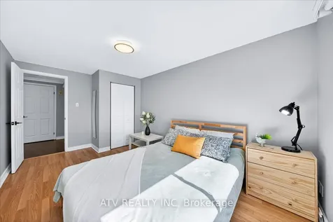 2504 Glamworth Crescent Mississauga ON L5K 1G3