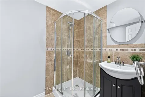 2504 Glamworth Crescent Mississauga ON L5K 1G3