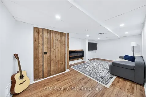 2504 Glamworth Crescent Mississauga ON L5K 1G3