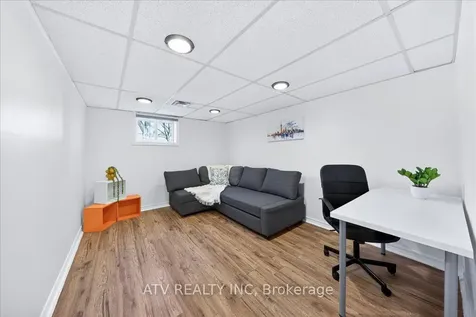2504 Glamworth Crescent Mississauga ON L5K 1G3