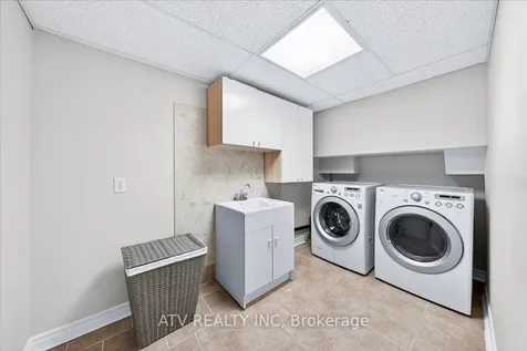2504 Glamworth Crescent Mississauga ON L5K 1G3