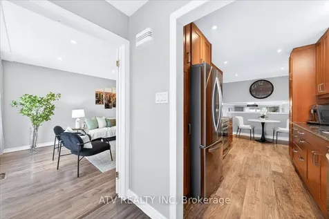 2504 Glamworth Crescent Mississauga ON L5K 1G3