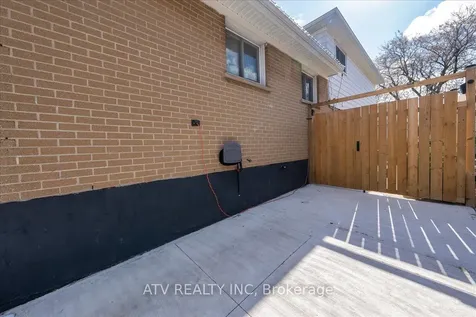 2504 Glamworth Crescent Mississauga ON L5K 1G3