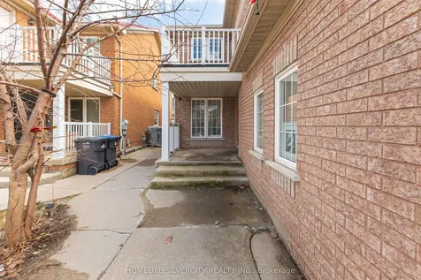 19 Vintage Gate Brampton ON L6X 4C4