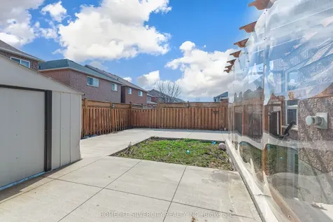 19 Vintage Gate Brampton ON L6X 4C4