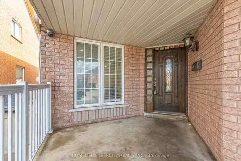 19 Vintage Gate Brampton ON L6X 4C4