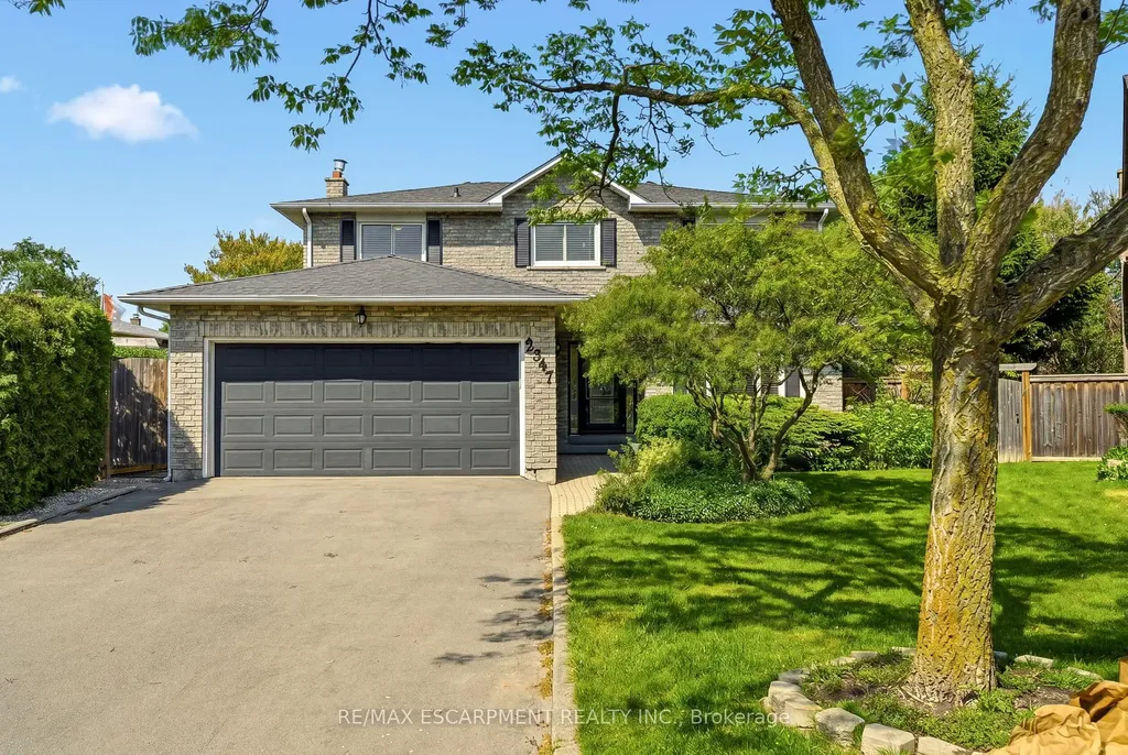 2347 Tweedsmuir Court Burlington ON L7P 4K9