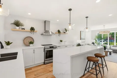 2347 Tweedsmuir Court Burlington ON L7P 4K9